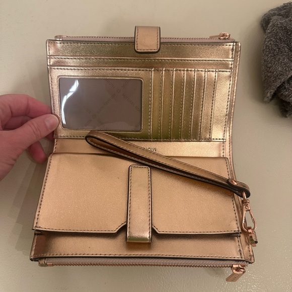 Michael Kors Adele Wallet-Rose Gold - Picture 3 of 3
